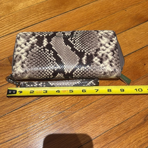 Michael Kors wristlet wallet - Picture 7 of 7